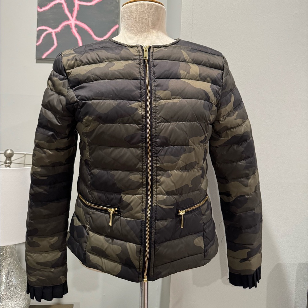 Milano Camouflage Puffer Jacket with Gold Accents & Pleats